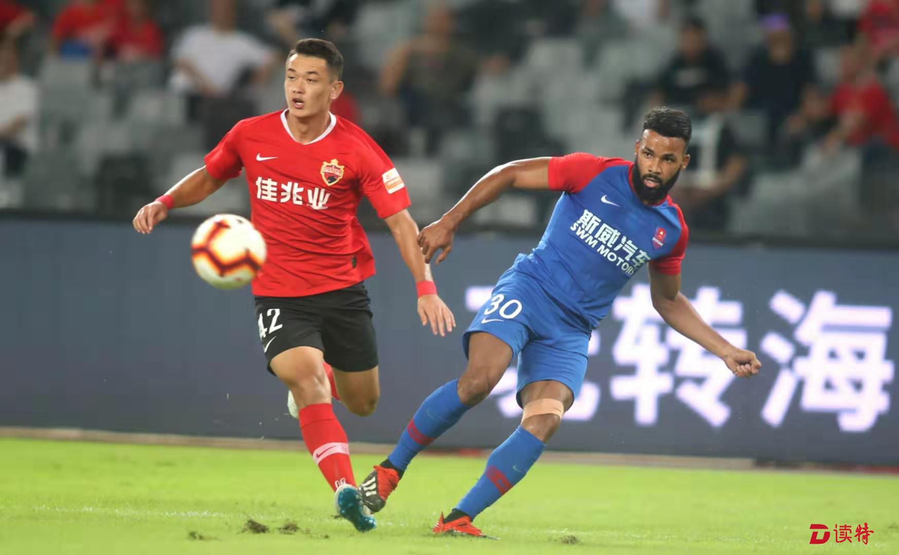 包含河南建业主场-小胜重庆斯威，取得积分榜第四的词条