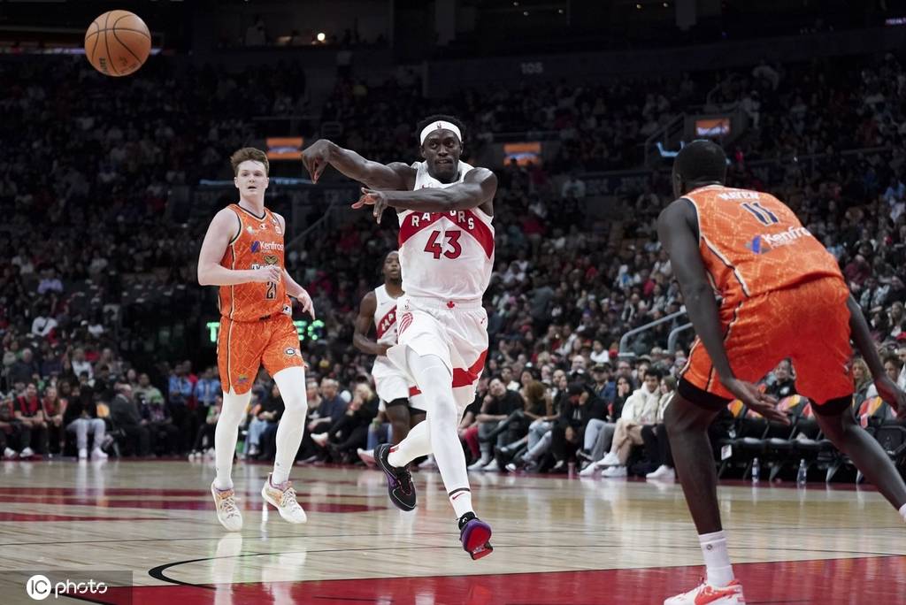 猛龙完胜尼克斯,西亚卡姆发挥稳定攻防 猛龙完胜尼克斯,西亚卡姆发挥稳定攻防