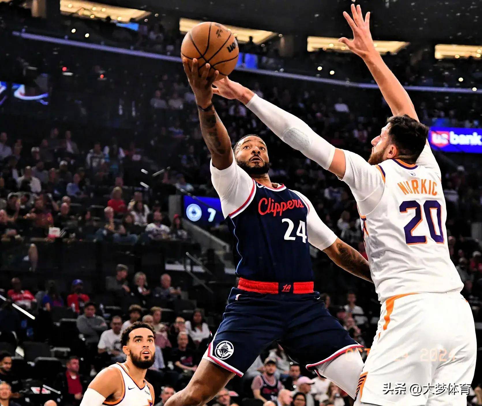 快船遭遇雷霆逆转,球员受伤退出 快船遭遇雷霆逆转,球员受伤退出